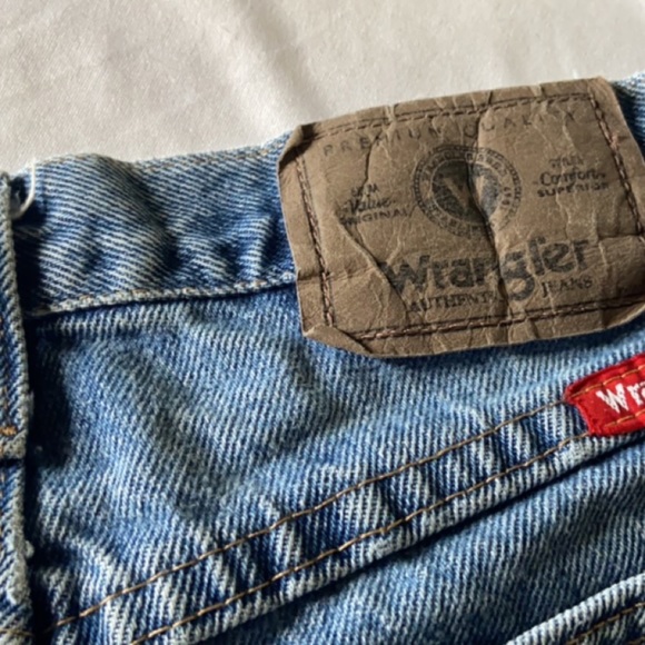 Wrangler distressed shorts - Picture 3 of 4